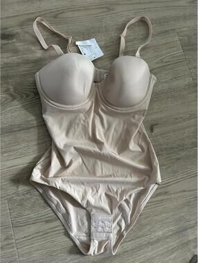 $126 Wacoal Women's Beige Red Carpet Strapless Bodysuit Shapewear Size 36C